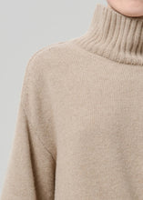 Load image into Gallery viewer, Scout Turtleneck Jumper in Fawn
