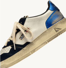 Load image into Gallery viewer, Super Vintage Low Top Trainers in Leather/White/Blue Space