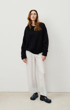 Load image into Gallery viewer, Vitow Sweater in Noir