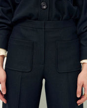 Load image into Gallery viewer, Alberwool Straight Leg Pleated Pant in Black