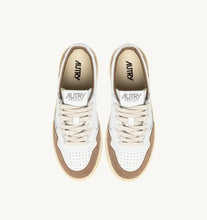 Load image into Gallery viewer, Medalist Low Top Trainers in Soft Leather/ Suede White/ Antilope