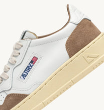 Load image into Gallery viewer, Medalist Low Top Trainers in Soft Leather/ Suede White/ Antilope