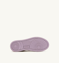 Load image into Gallery viewer, Super Vintage Low Top Trainers in Platinum & Lilac Leather