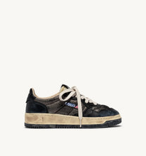 Load image into Gallery viewer, Super Vintage Low Top Trainers in Leather/Padded Winter/Black