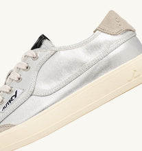 Load image into Gallery viewer, Windscape Low Top Trainers in Laminated Canvas/ Suede Silver