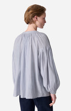 Load image into Gallery viewer, Nipoa Blouse in Blanc/Bleu
