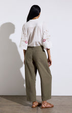 Load image into Gallery viewer, Cargo Pants in Vegetal
