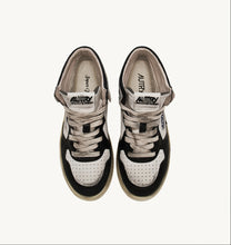 Load image into Gallery viewer, Super Vintage Mid Top Trainers in White Leather/Black/Silver
