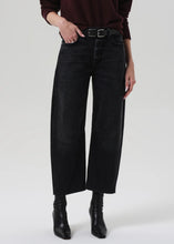 Load image into Gallery viewer, Miro Barrel Leg Jeans in Raine
