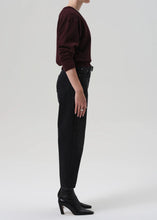 Load image into Gallery viewer, Miro Barrel Leg Jeans in Raine
