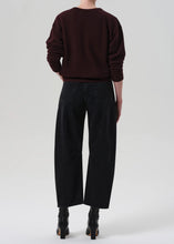 Load image into Gallery viewer, Miro Barrel Leg Jeans in Raine
