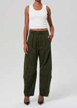 Load image into Gallery viewer, Flight Pant in Dogwood
