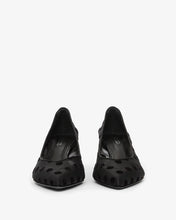 Load image into Gallery viewer, Peleo Pumps in Black
