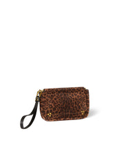 Load image into Gallery viewer, Clap M Clutch Bag in Imprime Leopard Natural
