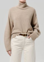 Load image into Gallery viewer, Scout Turtleneck Jumper in Fawn
