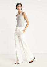 Load image into Gallery viewer, Varques Trousers in White
