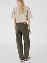 Load image into Gallery viewer, Mavia Pants in Kale
