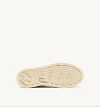 Load image into Gallery viewer, Medalist Low Top Trainers in White/Leather/Suede/Vista
