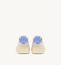 Load image into Gallery viewer, Medalist Low Top Trainers in White/Leather/Suede/Vista
