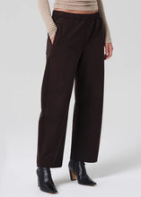 Load image into Gallery viewer, Miro Sweatpant in Chocolate
