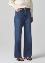 Load image into Gallery viewer, Annina 33&quot; Jeans in Chantry
