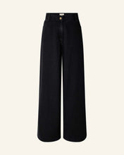 Load image into Gallery viewer, Dalt 5 Pocket Jeans in Black
