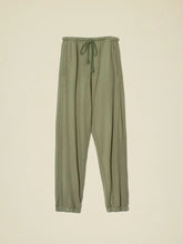 Load image into Gallery viewer, Devi Sweatpants in Green Agate
