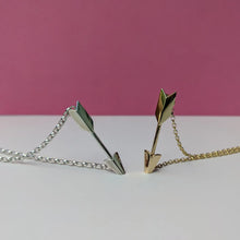 Load image into Gallery viewer, Arrow Necklace in Gold
