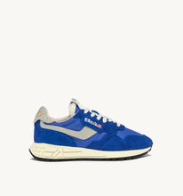 Load image into Gallery viewer, Reelwind Low Top Trainers in Nylon/ Crack White/ Blue
