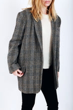 Load image into Gallery viewer, Cikaito Coat in Beige

