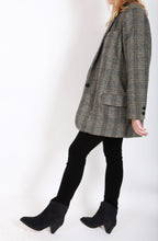 Load image into Gallery viewer, Cikaito Coat in Beige
