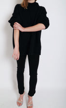 Load image into Gallery viewer, Idol Pullover in Black

