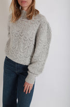 Load image into Gallery viewer, Galini Pullover in Light Grey
