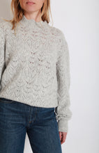 Load image into Gallery viewer, Galini Pullover in Light Grey
