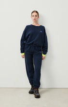 Load image into Gallery viewer, Izubird Sweatshirt in Vintage Navy
