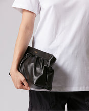 Load image into Gallery viewer, Luz Medium Pouch in Black/Gold
