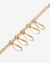 Load image into Gallery viewer, Metal Shiny Leaf Bracelet in Dore
