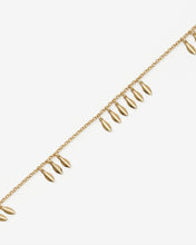 Load image into Gallery viewer, Metal Shiny Leaf Choker in Dore
