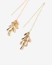 Load image into Gallery viewer, Metal Shiny Leaf Earrings in Gold
