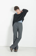 Load image into Gallery viewer, Niby Pullover in Noir
