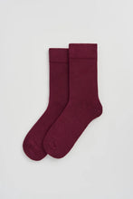 Load image into Gallery viewer, Bamboo Socks in Dark Plum
