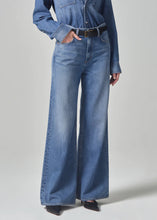 Load image into Gallery viewer, Paloma Baggy Jeans in Siesta
