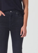 Load image into Gallery viewer, Riley Crop Jeans in Panoramic
