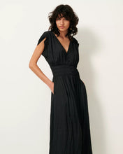 Load image into Gallery viewer, Galiane Long Smocked Dress Black
