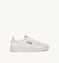 Load image into Gallery viewer, Medalist Low Top Trainers in Solid Goat White
