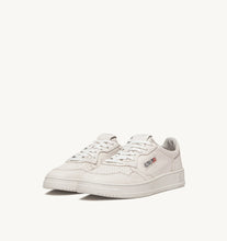 Load image into Gallery viewer, Medalist Low Top Trainers in Solid Goat White
