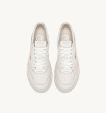 Load image into Gallery viewer, Medalist Low Top Trainers in Solid Goat White
