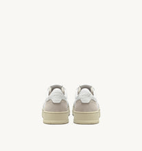 Load image into Gallery viewer, Medalist Low Top Trainers In White Leather and Suede
