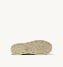 Load image into Gallery viewer, Medalist Low Top Trainers In White Leather and Suede
