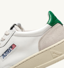 Load image into Gallery viewer, Medalist Low Top Trainers in Leather/ Suede White/ Amazon
